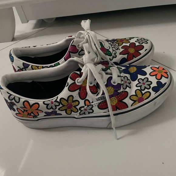 Vans - Picture 3 of 5